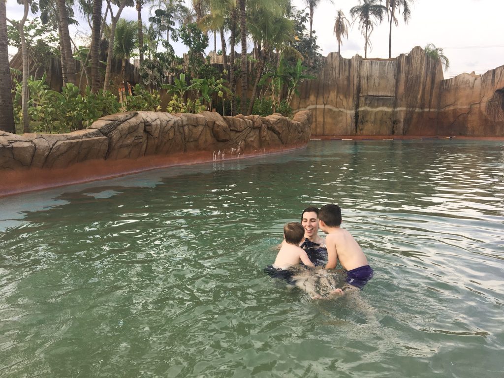Piscina e praia do parque
