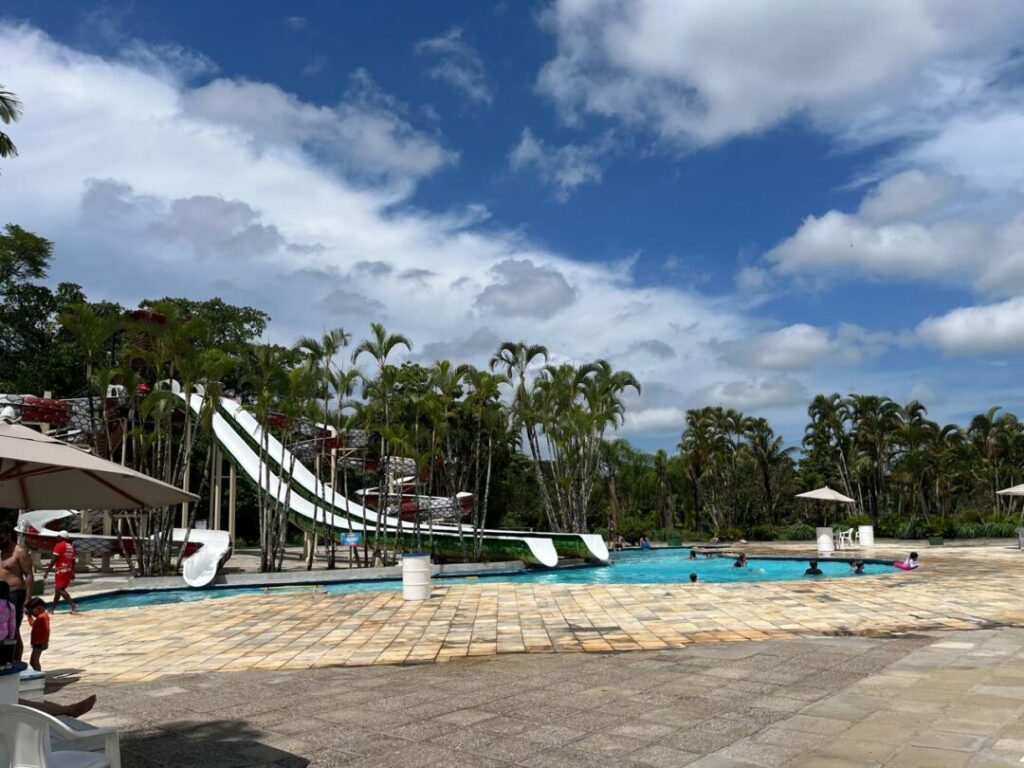 tobogãs de parque aquático