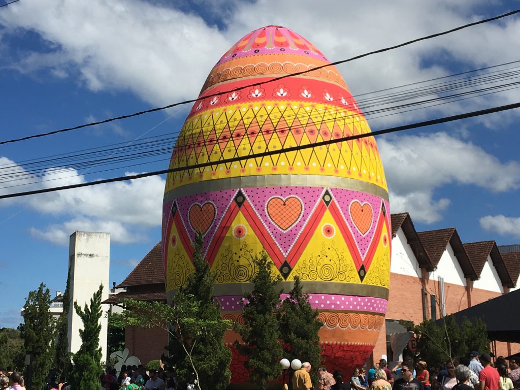 O maior ovo decorado do mundo