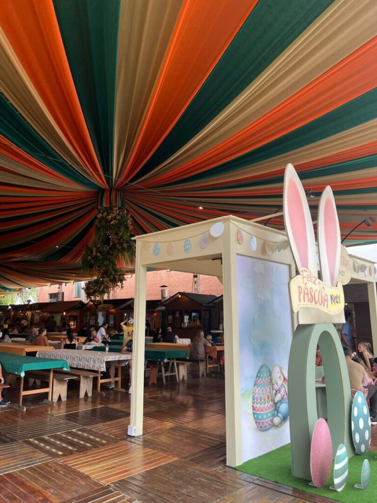 Espaço de eventos e alimentação.