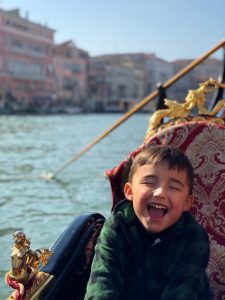 Alguém feliz na Gôndola em Veneza