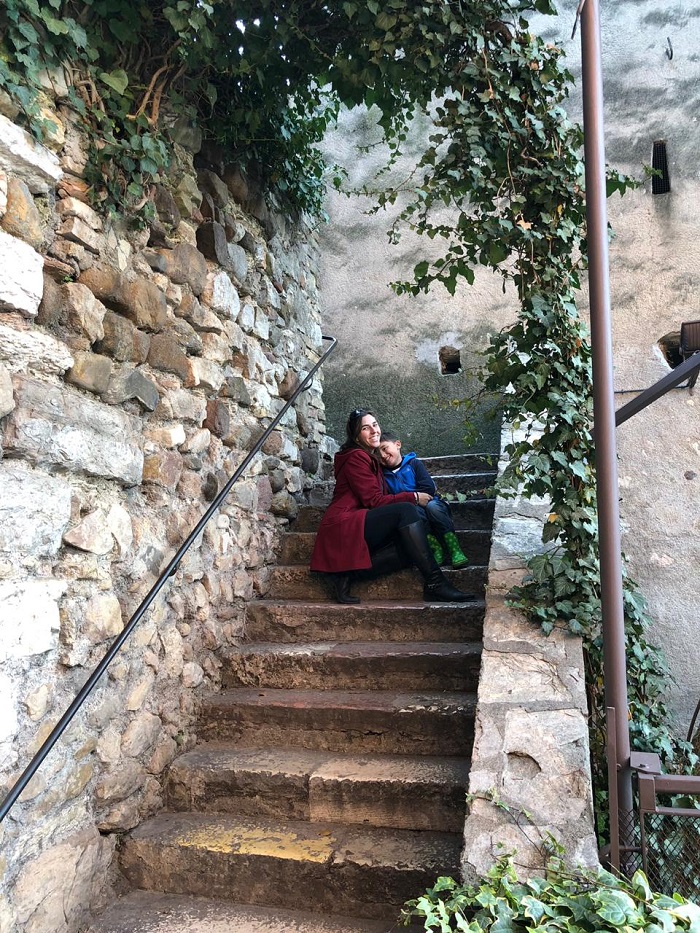 Mae e filho em Escadaria em Sirmione