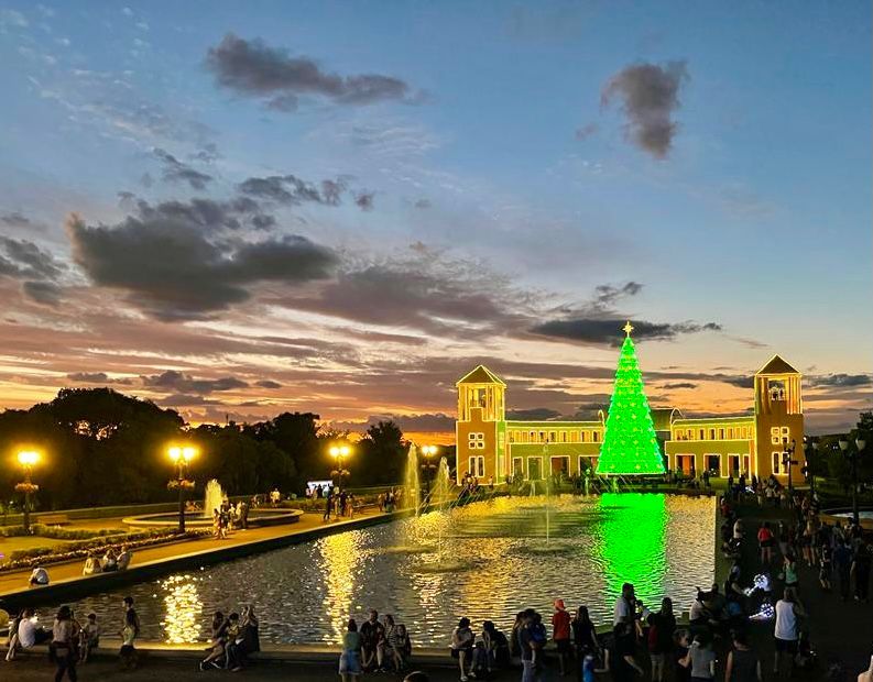 Natal em Curitiba: Vale a pena visitar a capital mais mágica do fim de ano  no Brasil! - Turismo em Família