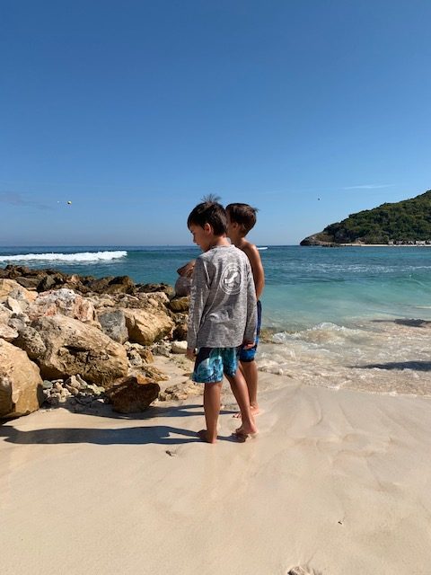 Crianças na praia