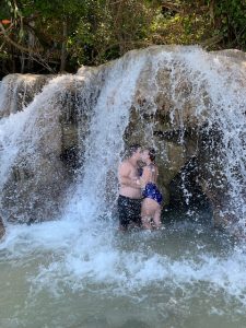 Beijo do Marido: Muito amor na cachoeira