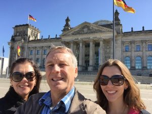 Com meus pais em Berlim