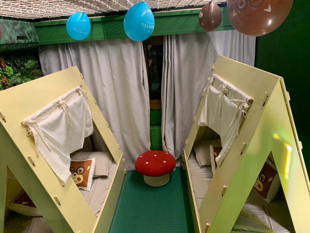 duas camas em formato de cabana
