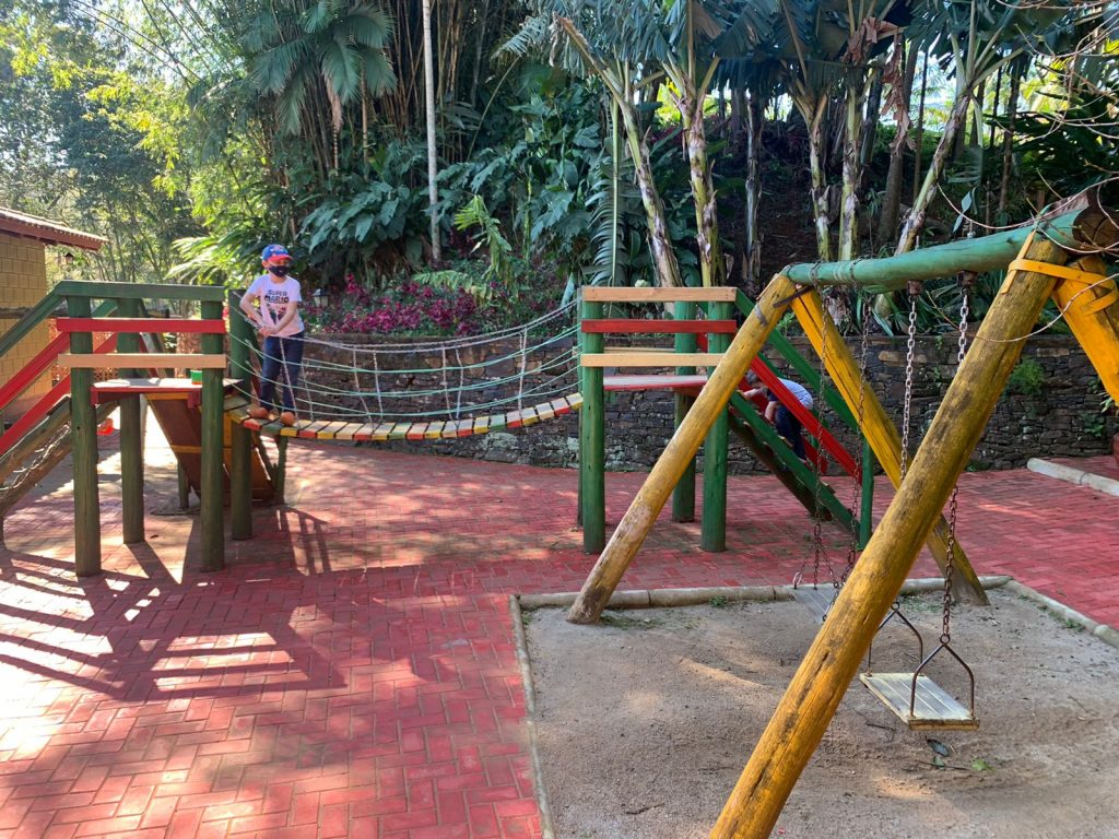 Parque infantil em madeira