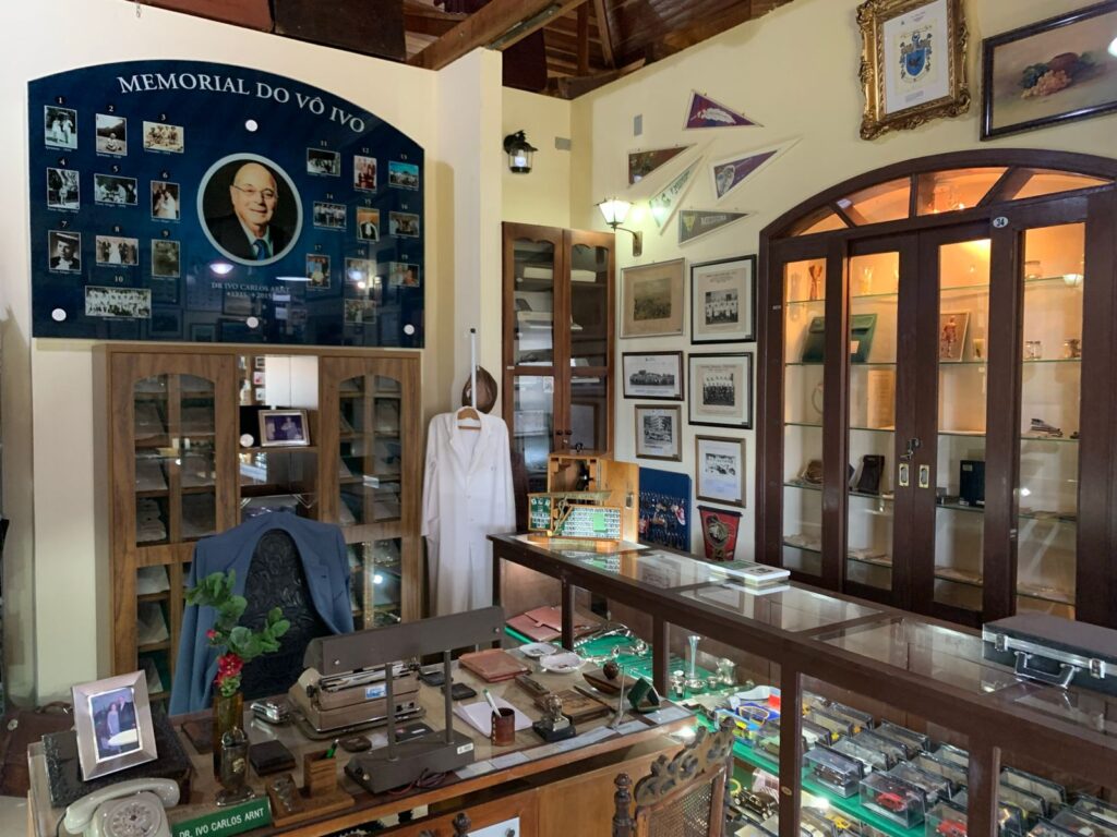 Exposição de itens familiares em Museu no Sítio do Vô Ivo