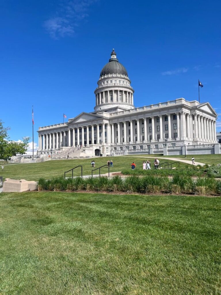 Fachada de prédio do Capitólio de Utah