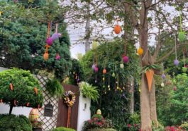 decoração colorida de páscoa em casa na rua