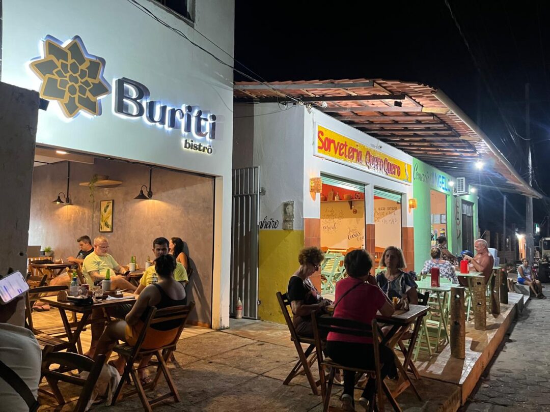 restaurantes com cadeiras na rua